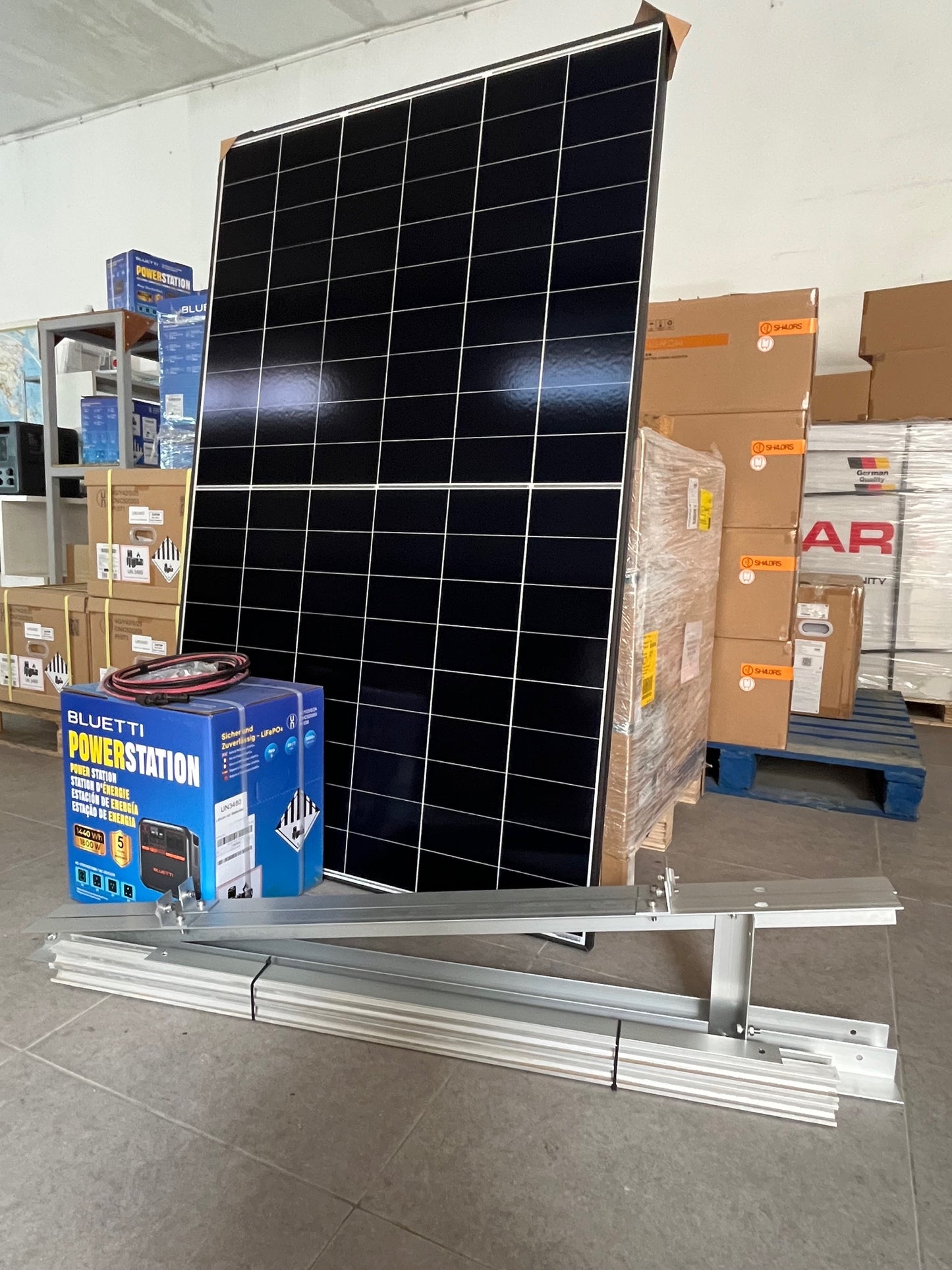 Off-grid kit: Bluetti AC180P solar generator + 485Wp solar panel, mounting and cable accessories