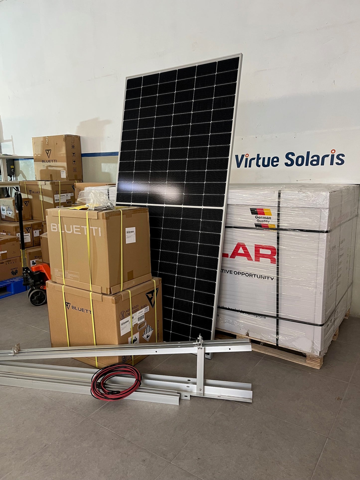 Off-grid kit: Bluetti AC300 solar generator, B300K battery, 465Wp solar panel, mounting and cable accessories