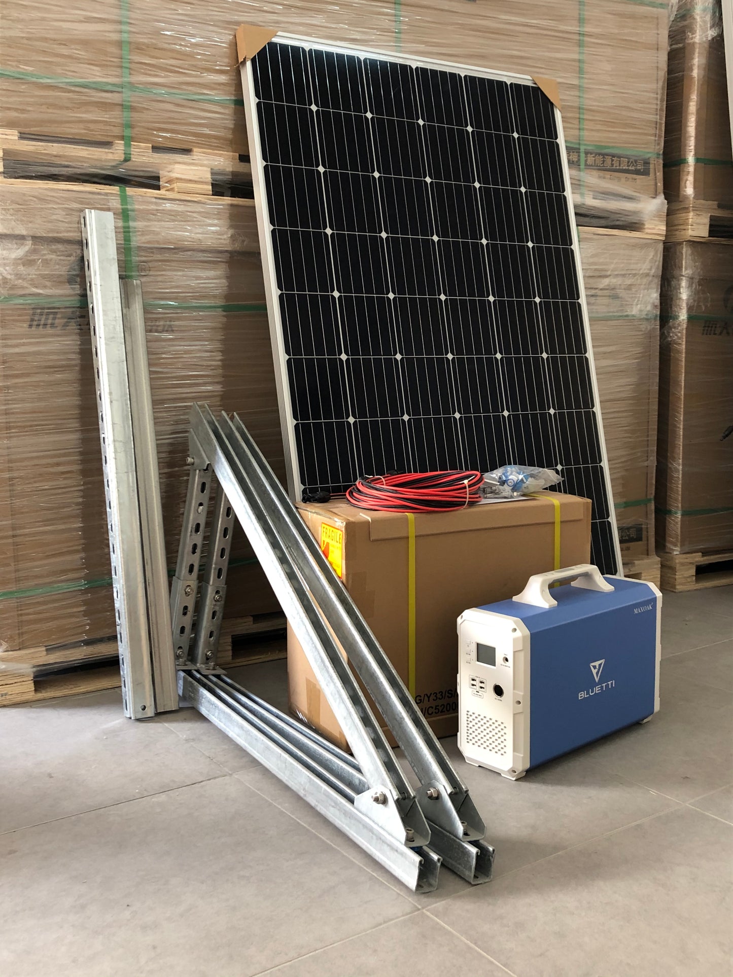 Off-grid solar kit: 1,000W / 2,400Wh / 320Wp